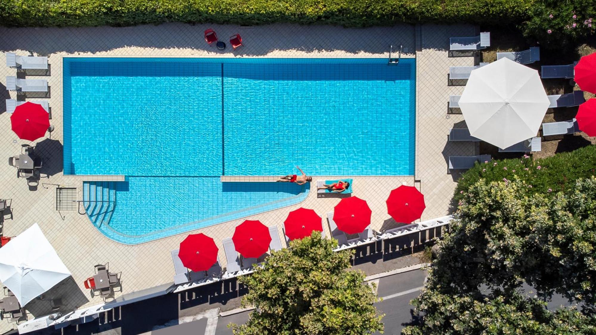 Hotel Ines Cattolica Bagian luar foto